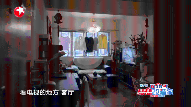 郑先生的家有约500呎（48平方米），和很多香港家庭一样面对着地方狭小，杂物多的问题。