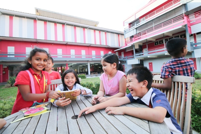 新加坡是一个多民族社会，同学在一个运用多种语言的环境中社长，对将来升学大有多帮助。（图片来源：受访者提供）