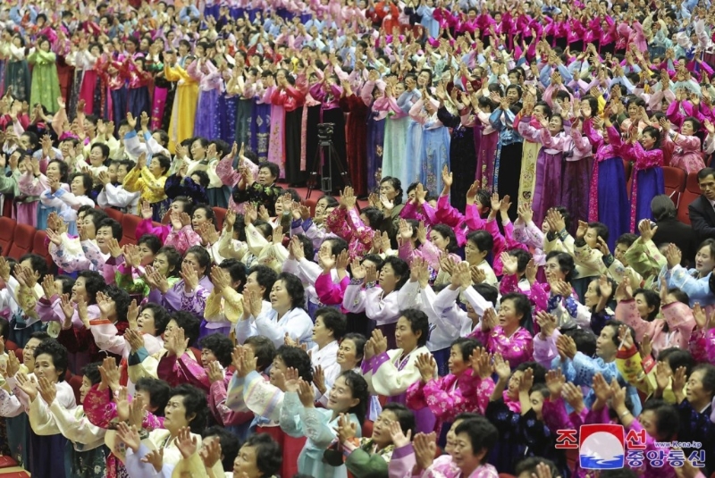 金正恩在3日于平壤出席第五次全国母亲大会。 美联社