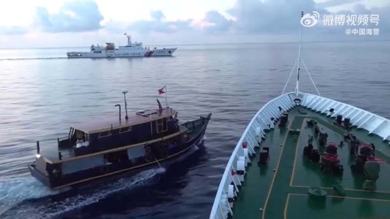 中菲两国船只在仁爱礁发生碰撞，令两国外交关系紧张