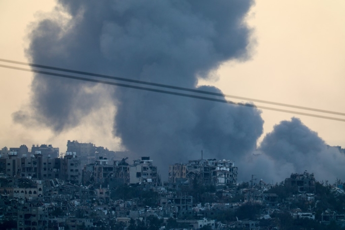 加沙战火持续，以军在平安夜空袭加沙地带多处地点，酿成逾百人死伤。
