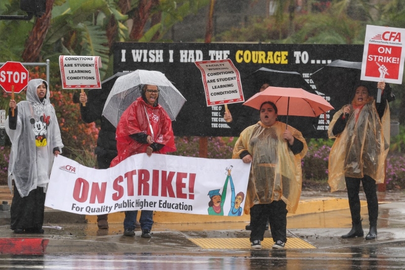 加州州立大学近3万教职员罢工1周，要求加薪。路透社
