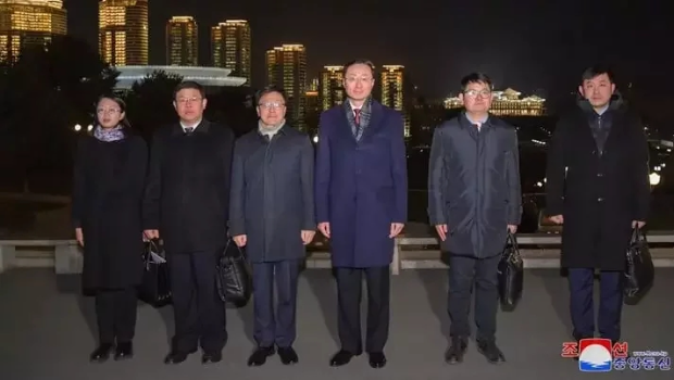 孙卫东(左4)到访朝鲜。