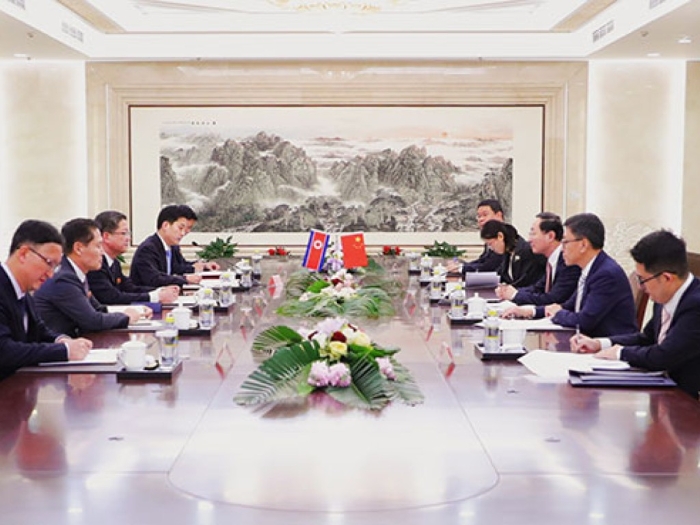 孙卫东上月中曾经在北京，与朝鲜副外相朴明浩举行磋商。