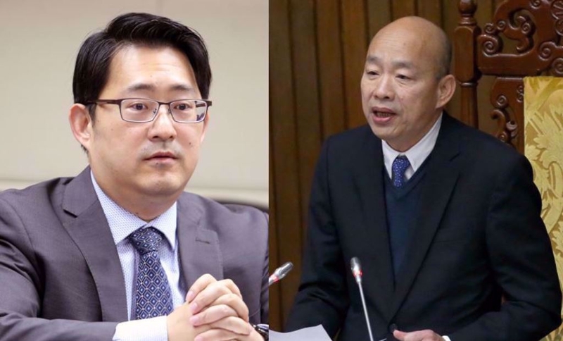 万博亚洲安全“民主基金会”董事长韩国瑜（右）与执行长提名人卢业中（左）。