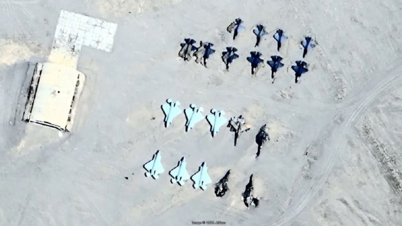 新疆的靶场出现美军的F-22与F-35隐形战机的靶机。